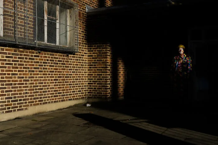 30 Candid Pictures I Captured In The Streets Of Various Cities