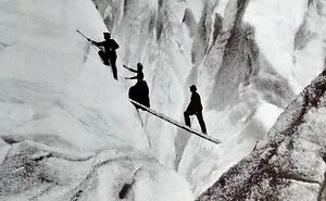 This Online Page Showcases How Weird Our Ancestors Were, Posts 30 Pics As Proof