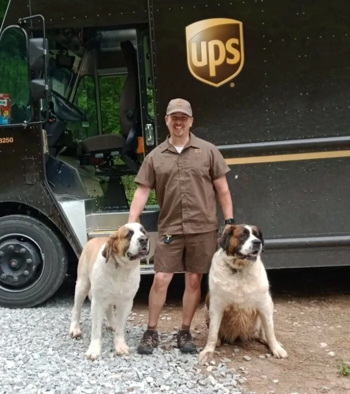 Babe y Daisy saludando a Josh nuestro conductor en Harrisville, West Virginia