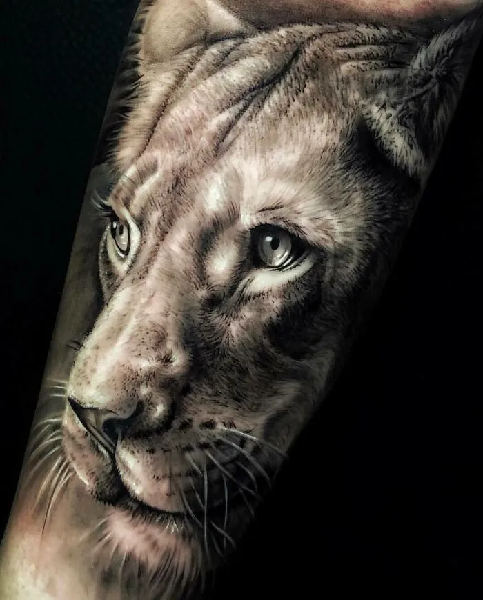45 Personas que decidieron hacerse tatuajes de locura, compartidos en esta cuenta de Instagram