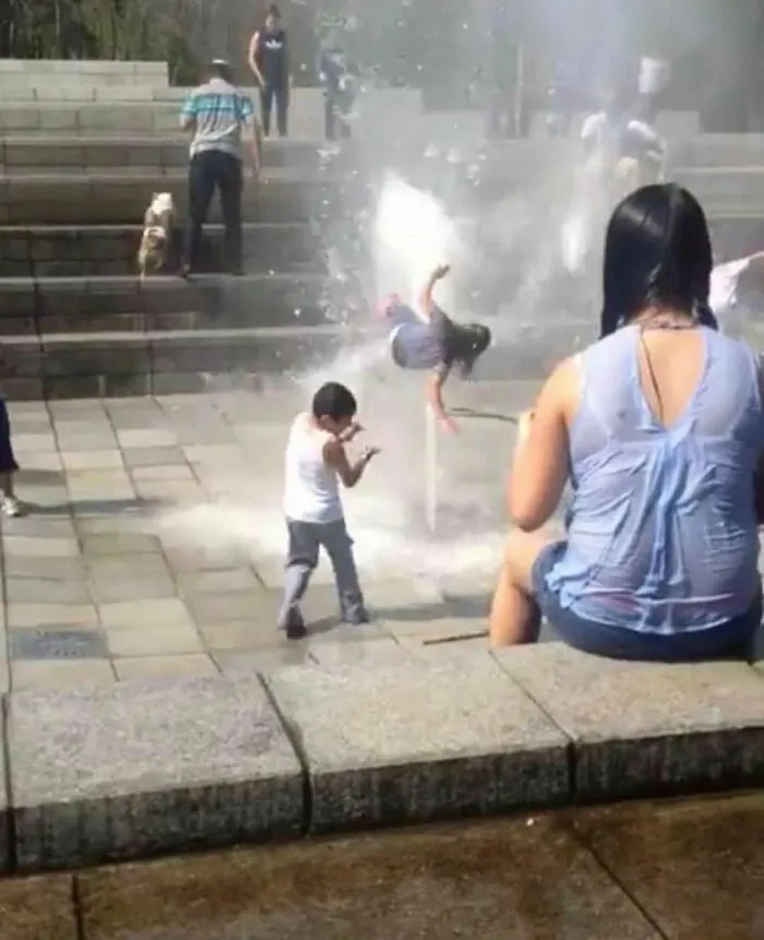 48 Geniales fotos aleatorias que no tienen ningún sentido, compartidas en esta cuenta de instagram