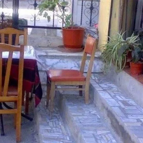 48 Geniales fotos aleatorias que no tienen ningún sentido, compartidas en esta cuenta de instagram