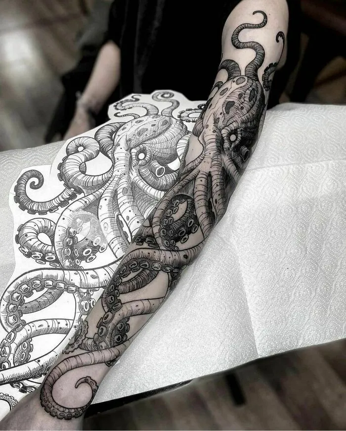 45 Personas que decidieron hacerse tatuajes de locura, compartidos en esta cuenta de Instagram