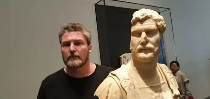 People Online Are Sharing Pictures Of Art Pieces In Museums That Look Like Them