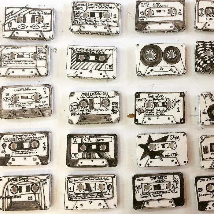 Artist Created These 61 Porcelain Sculptures That Appear As If They Belong In A Drawing