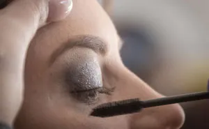 Makeup Artist Charges Woman $500 Instead Of $150 After Finding Out She’s A Bride, Asks If They’re A Jerk