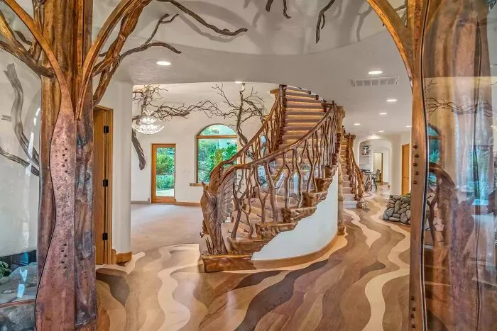 Me gusta el ambiente extravagante, pero esta casa debe estar aquí