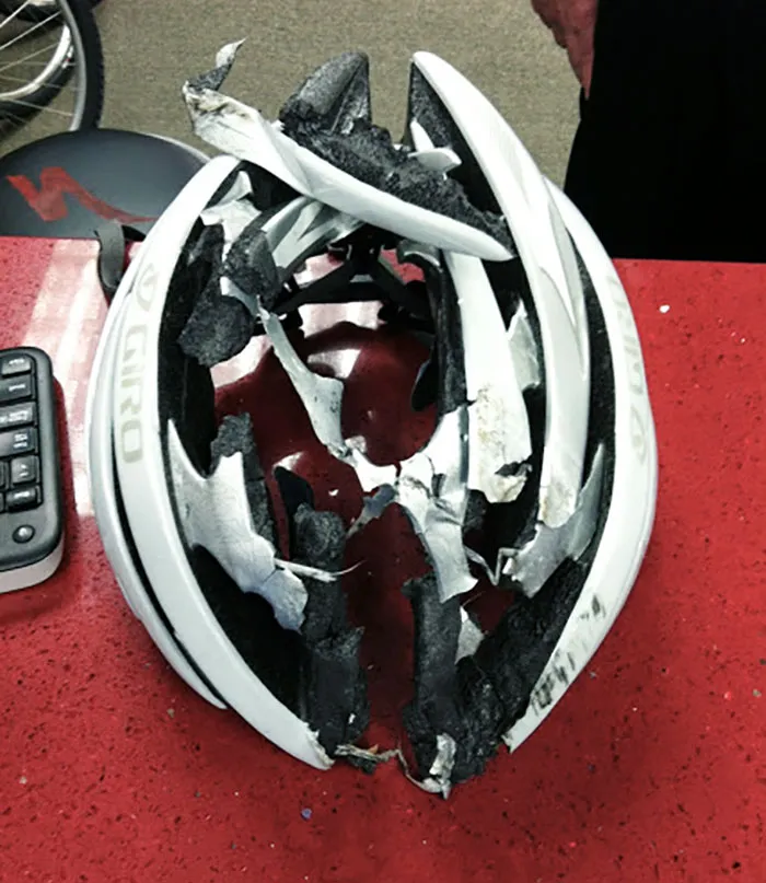 Usa un casco