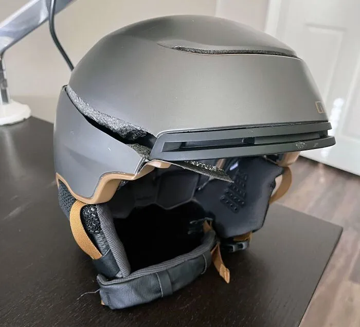 Solo un recordatorio amistoso para usar el casco. Mejor que el casco se abra que mi cráneo es como yo lo veo