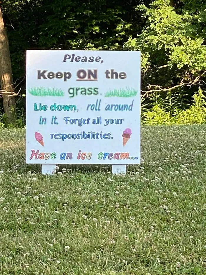 50 Of The Funniest Pics From The ‘Useless, Unsuccessful, And Unpopular Signage’ Facebook Group