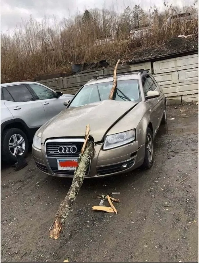 This Facebook Group Documents Examples Of Bad Drivers, Here Are 50 Of Their Funniest Posts (New Pics)