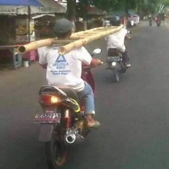 This Facebook Group Documents Examples Of Bad Drivers, Here Are 50 Of Their Funniest Posts (New Pics)