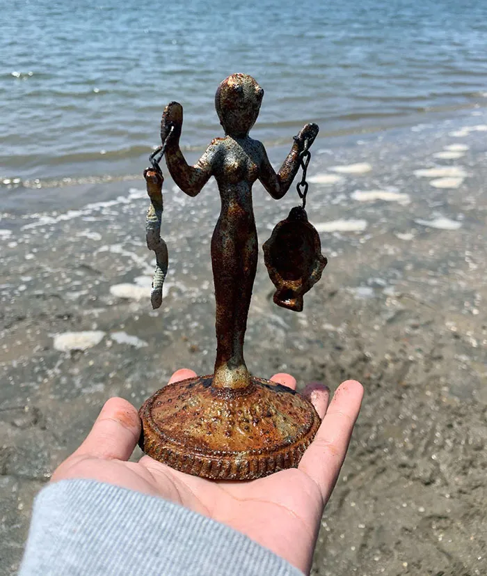 This Thing That My Friend Found In The Water
