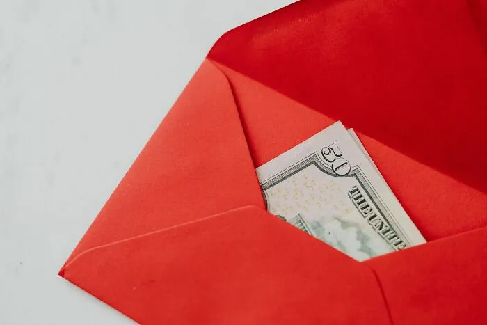 "El dinero habla, la riqueza susurra": 20 Detalles que dicen a gritos "soy rico"