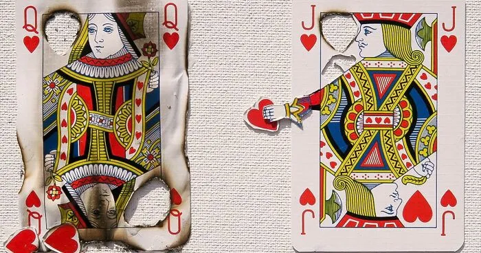 I Make Playing Card Collages To Display Scenes Of Love, Loss, And Other Emotions (15 Pics)