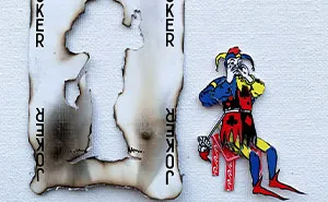 I Make Playing Card Collages To Display Scenes Of Love, Loss, And Other Emotions (15 Pics)