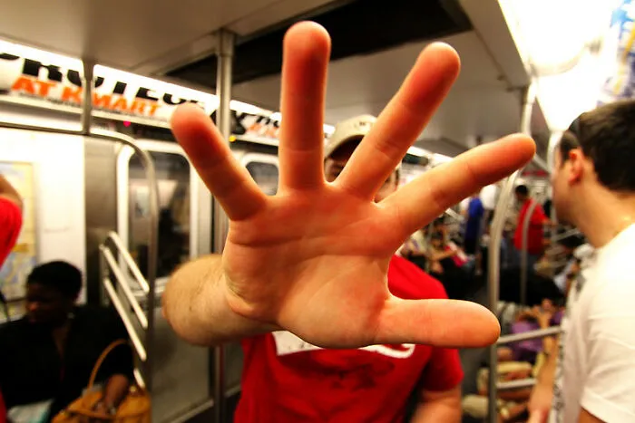 30 Behaviors That People In This Online Group Find Hard To Tolerate So They Judge Others For It