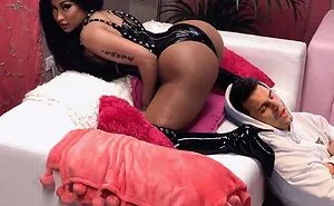 This Guy Keeps Photoshopping Himself Into Celebrities' Lives, And Here’s The Result (27 Pics)