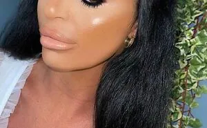 49 Times Makeup Artists Messed Up And The Clients Had To "Wear" Their Fails (New Pics)