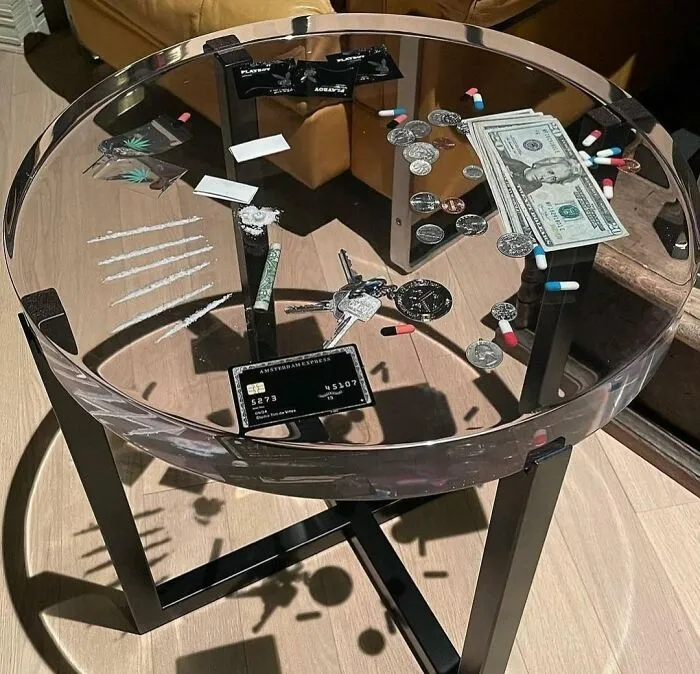 Esta mesa epoxi de “Chico malo”