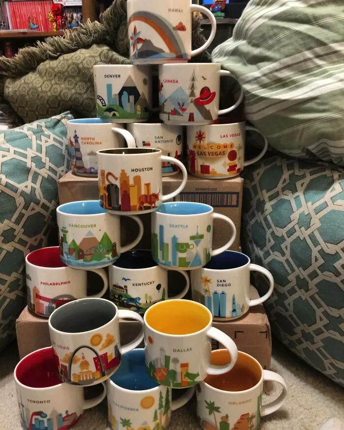 Goodwill armó esta colección de tazas de Starbucks para mí