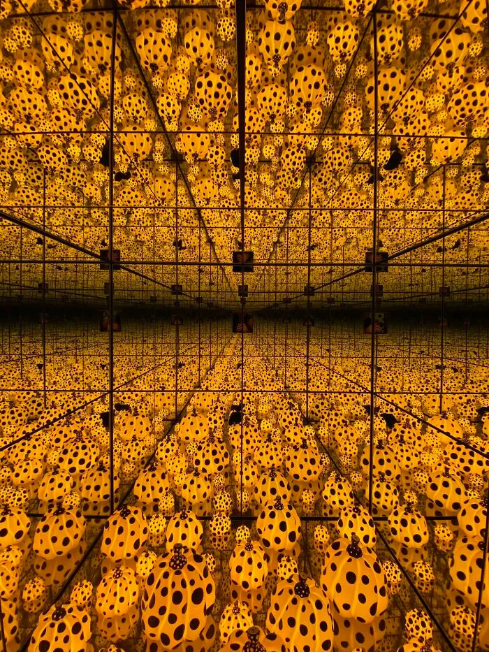 Hoy, tomé esta foto de un espejo infinito en el Museo de Australia del Sur