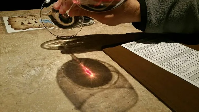 Encontré el ojo de Sauron mientras estaba en una cata de vinos