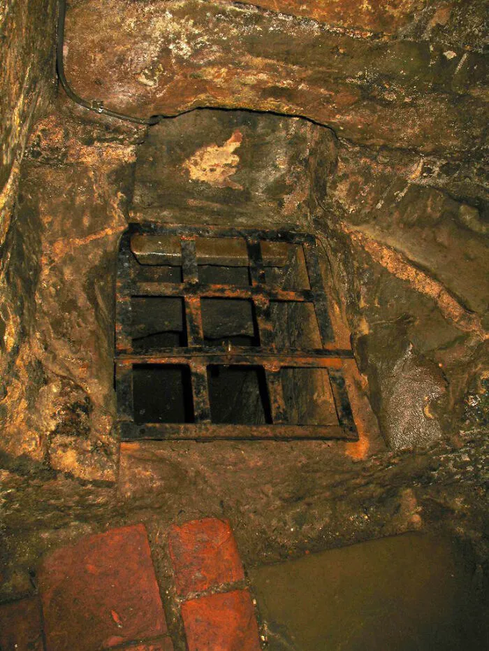 The Lower Dungeon Of Warwick Castle. An 'Oubliette', Where Prisoners Were Dropped And Forgotten About