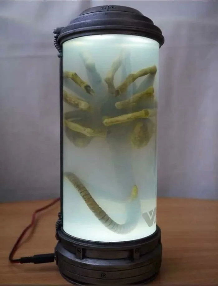 Lámpara de cabecera de Alien