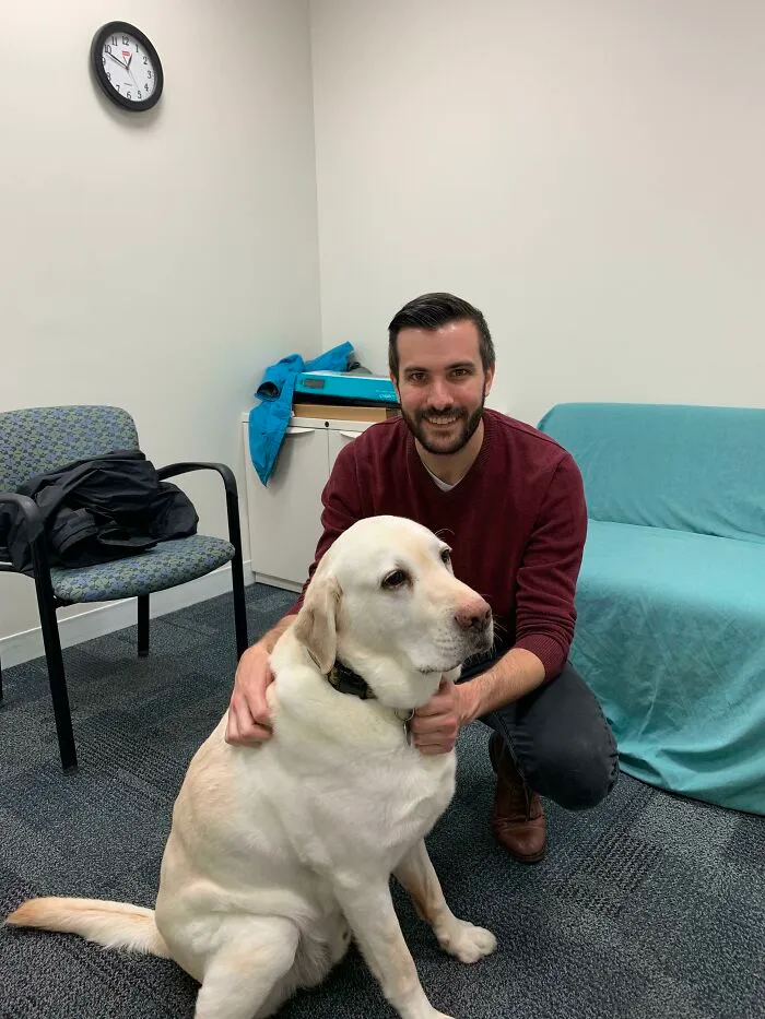 Me ofrecí como paciente para un estudio de investigación sobre los efectos de la terapia canina para la depresión. Este es Thor, estaré trabajando con él hasta el final del estudio, me ha hecho sentir mejor