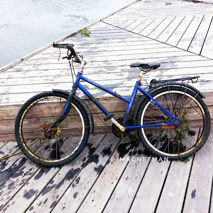 ¡Tan malo robar y deshacerse de la bicicleta de un niño! Imagínate la angustia de los niños