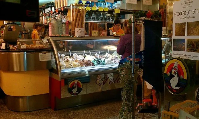 People Kept Mixing Up A Politician's Office With An Ice-Cream Shop