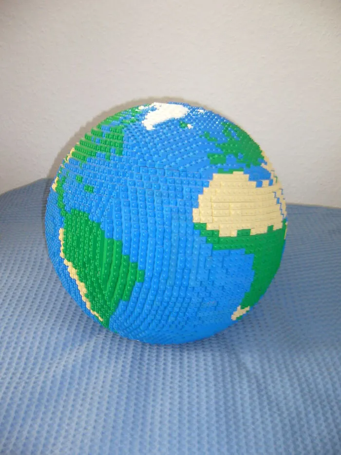 If The Earth Is Flat, Why Are There No Penthouses On The Borders? 