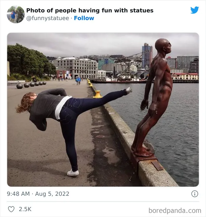 "And This Is Why We Were Asked To Leave": 40 Times People Took Their Photos With Statues To Another Level