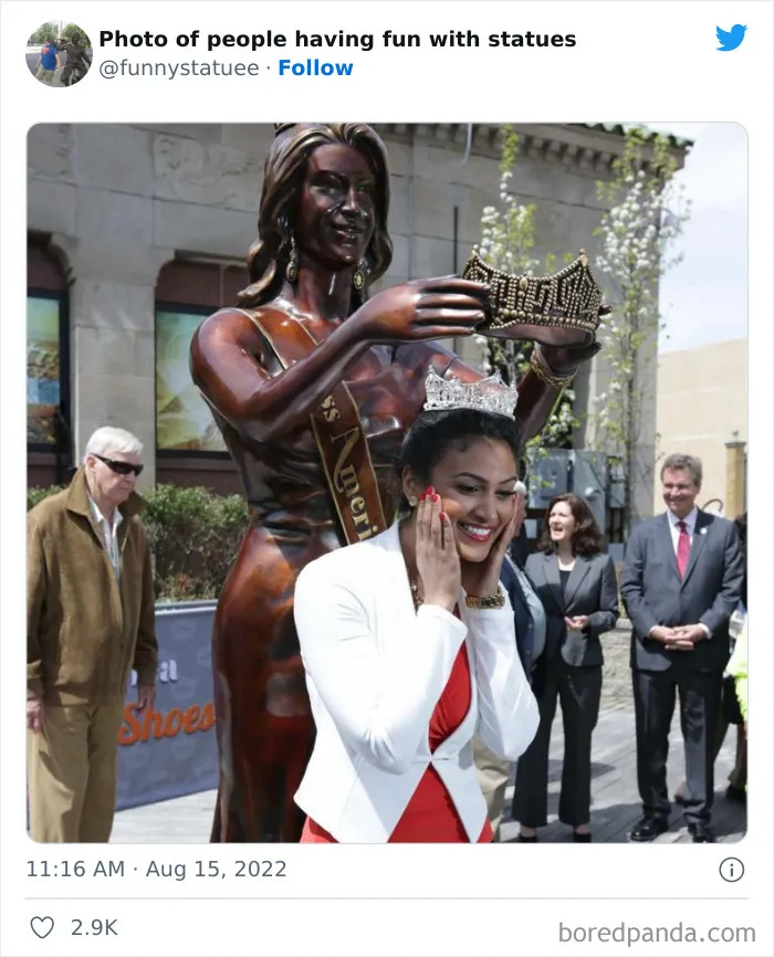 "And This Is Why We Were Asked To Leave": 40 Times People Took Their Photos With Statues To Another Level