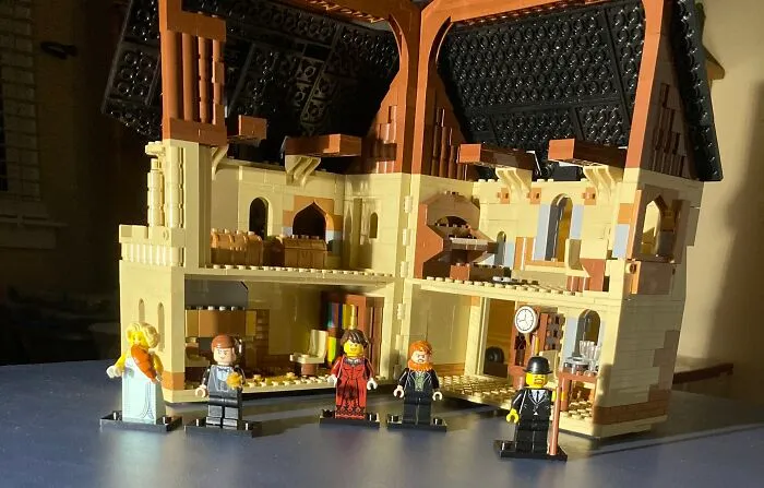 A Doll House That Can Open And Close Complete With Specific Characters Based On “A Doll’a House” By Henrik Ibsen. I Completed It In 2 Days For A School Project Due 2 Weeks Later.