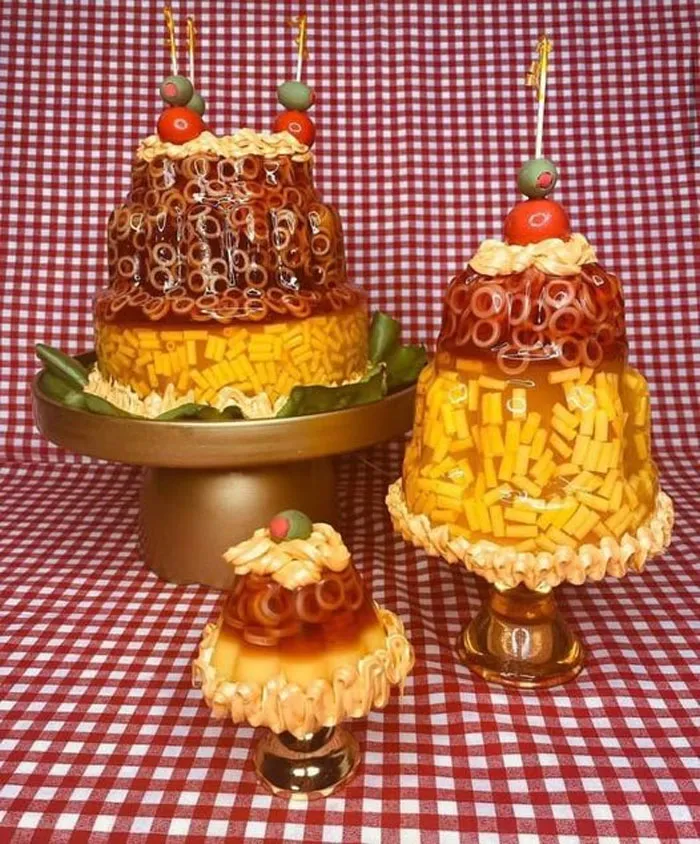 La gente comparte 20 fotos de comida muy asquerosa que trajeron sus invitados
