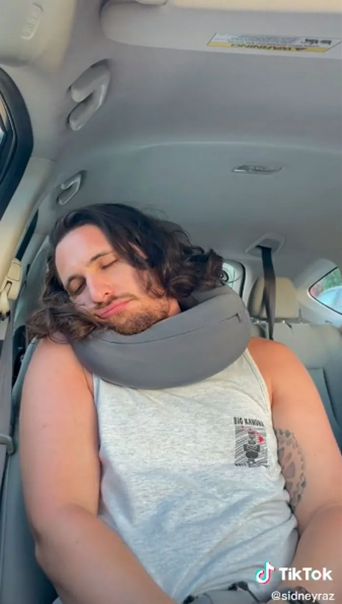 Travel Pillows Go In Front