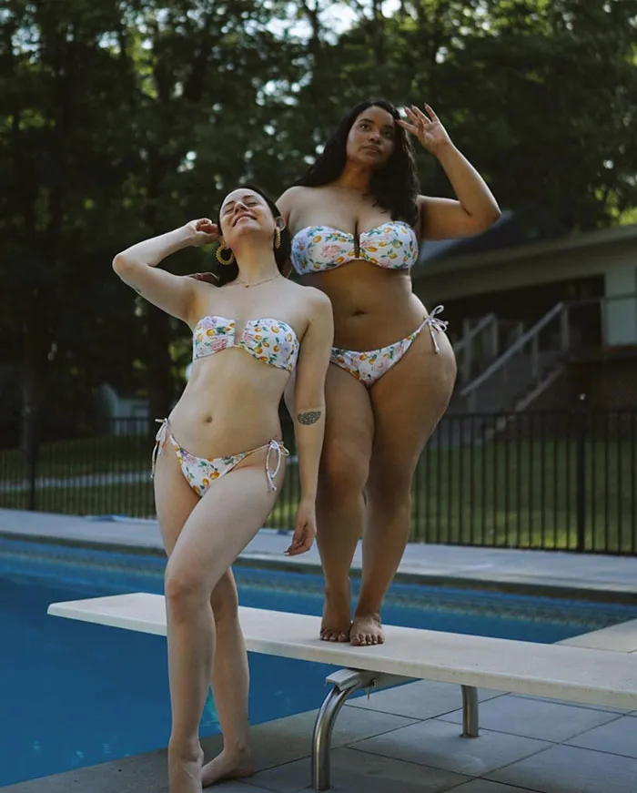 2 Amigas muestran cómo les queda la misma ropa en sus distintos tipos de cuerpo (30 nuevas fotos)