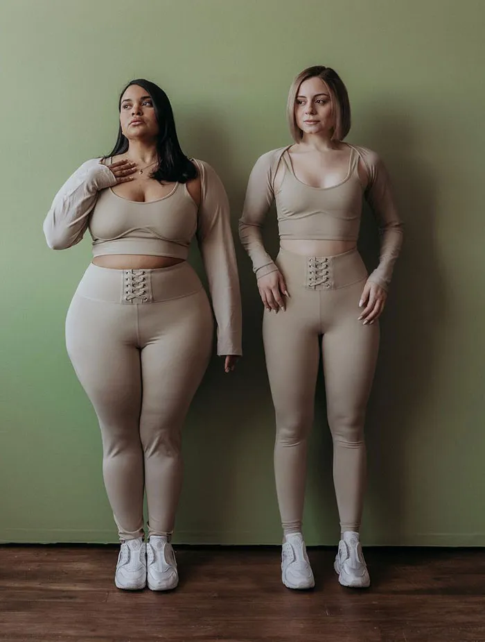 Two Friends Show How The Same Clothes Look On Their Different Bodies (30 New Pics)