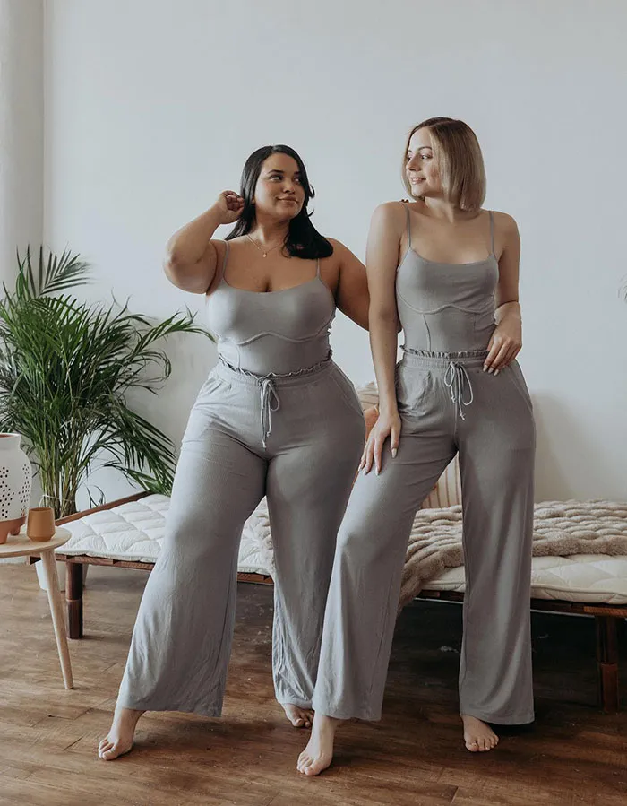 2 Amigas muestran cómo les queda la misma ropa en sus distintos tipos de cuerpo (30 nuevas fotos)