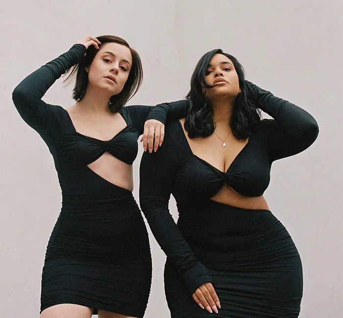2 Amigas muestran cómo les queda la misma ropa en sus distintos tipos de cuerpo (30 nuevas fotos)
