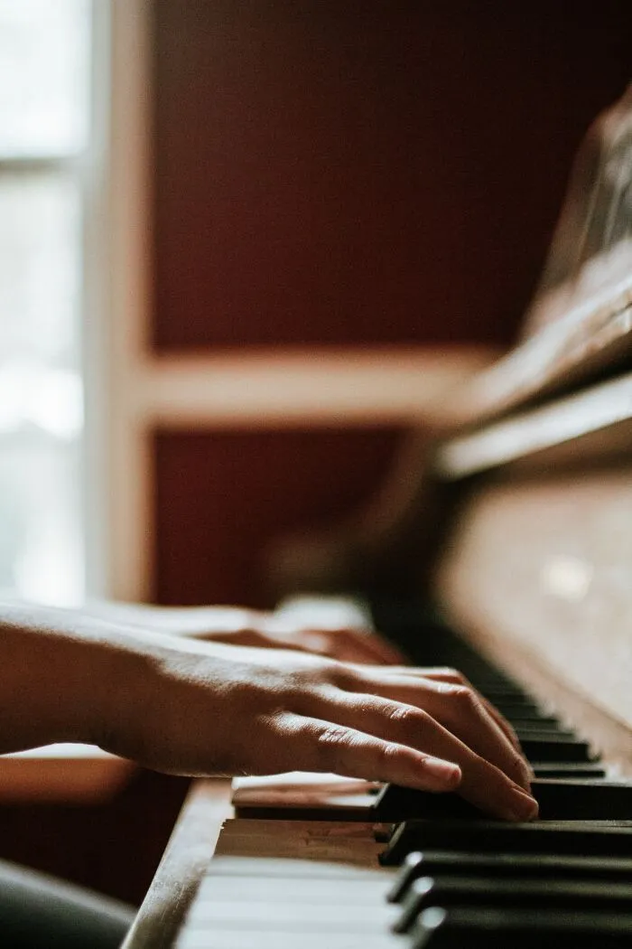People Share The Strangest Things They Weren't Supposed To Hear But Did Because Of Thin Walls