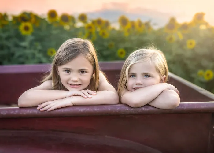 I Spent A Month Photographing Different Sisters Every Day, And Here's The Result (30 Pics)