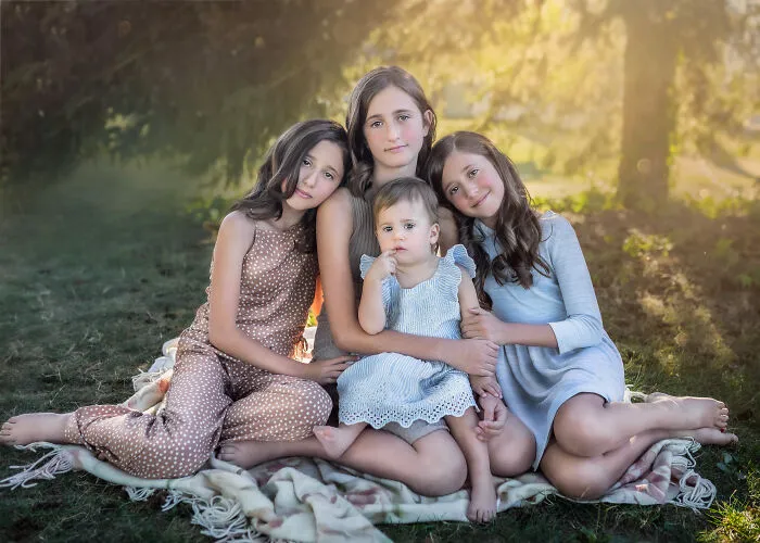 I Spent A Month Photographing Different Sisters Every Day, And Here's The Result (30 Pics)