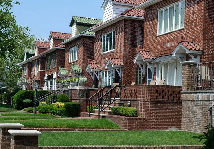 30 People Share Their Absolute Worst Homeowner Association Stories