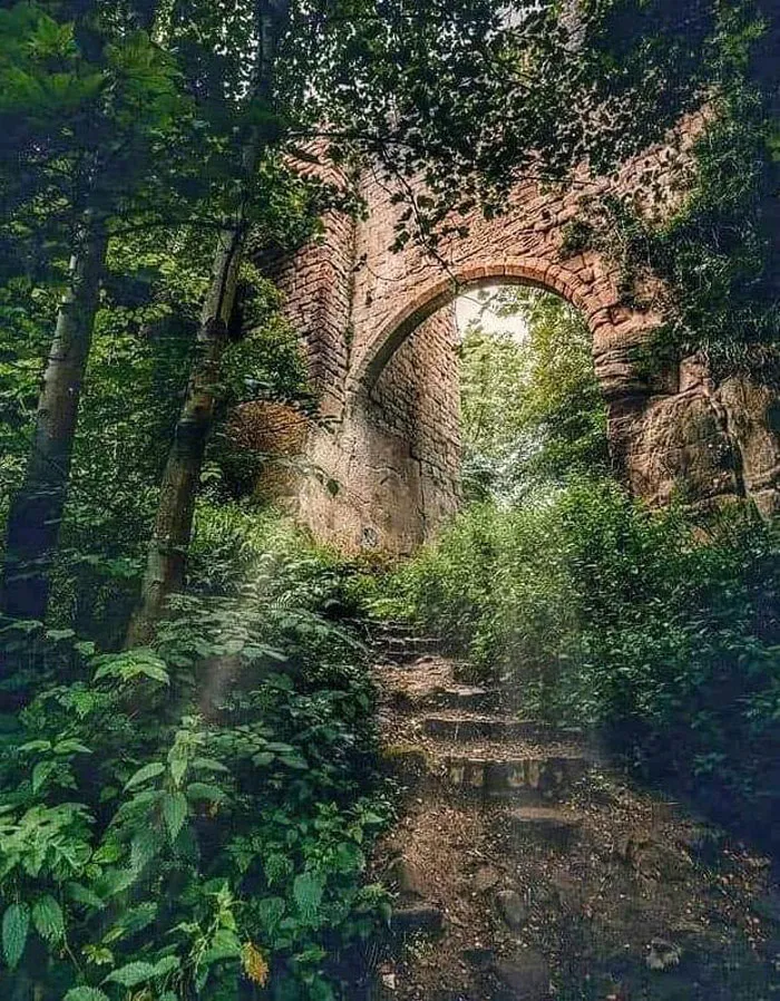 Escaleras al castillo de Roslin, en Midlothian, Escocia