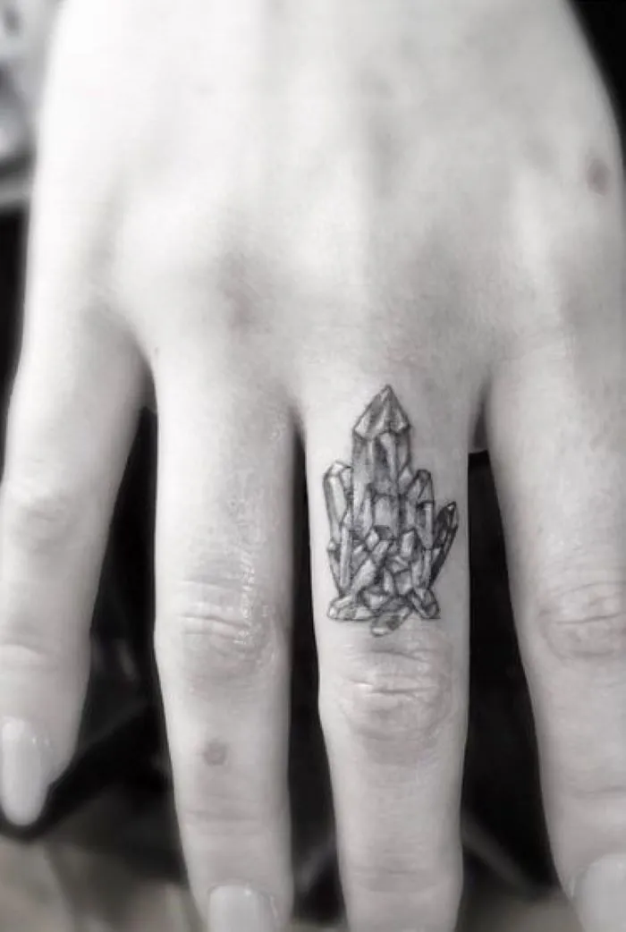 21 Creative Finger Tattoos