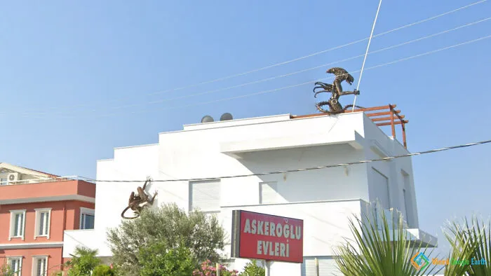 "Aliens In Turkey". Location: Kusadasi, Turkey