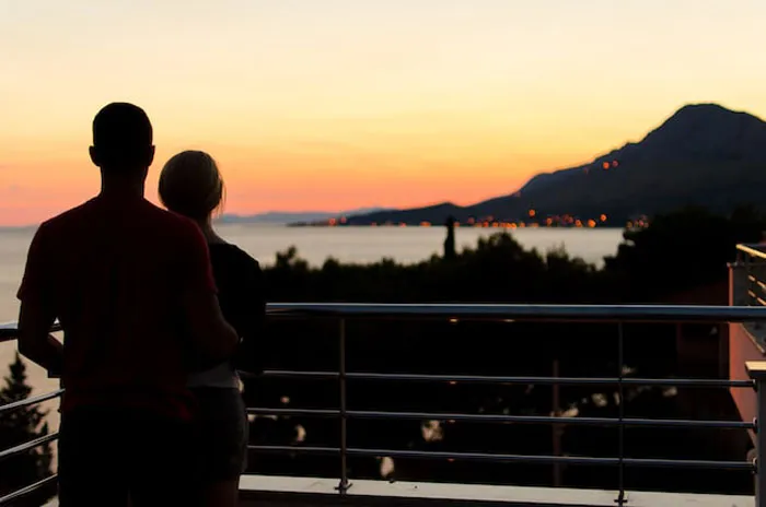 20 Hombres revelan el momento exacto que les hizo querer casarse con su mujer